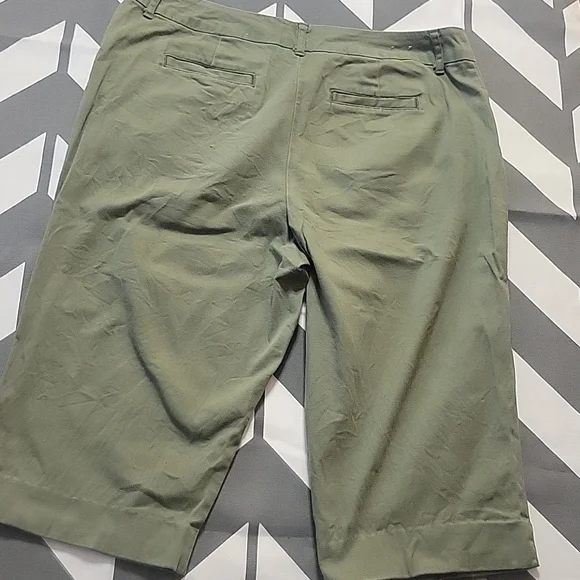 Knee length shorts - Picture 6 of 6